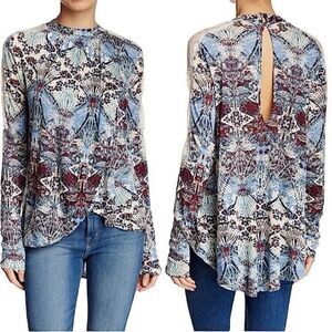 ✨FREE PEOPLE: New World Snow Lace Split Fly Away Top✨